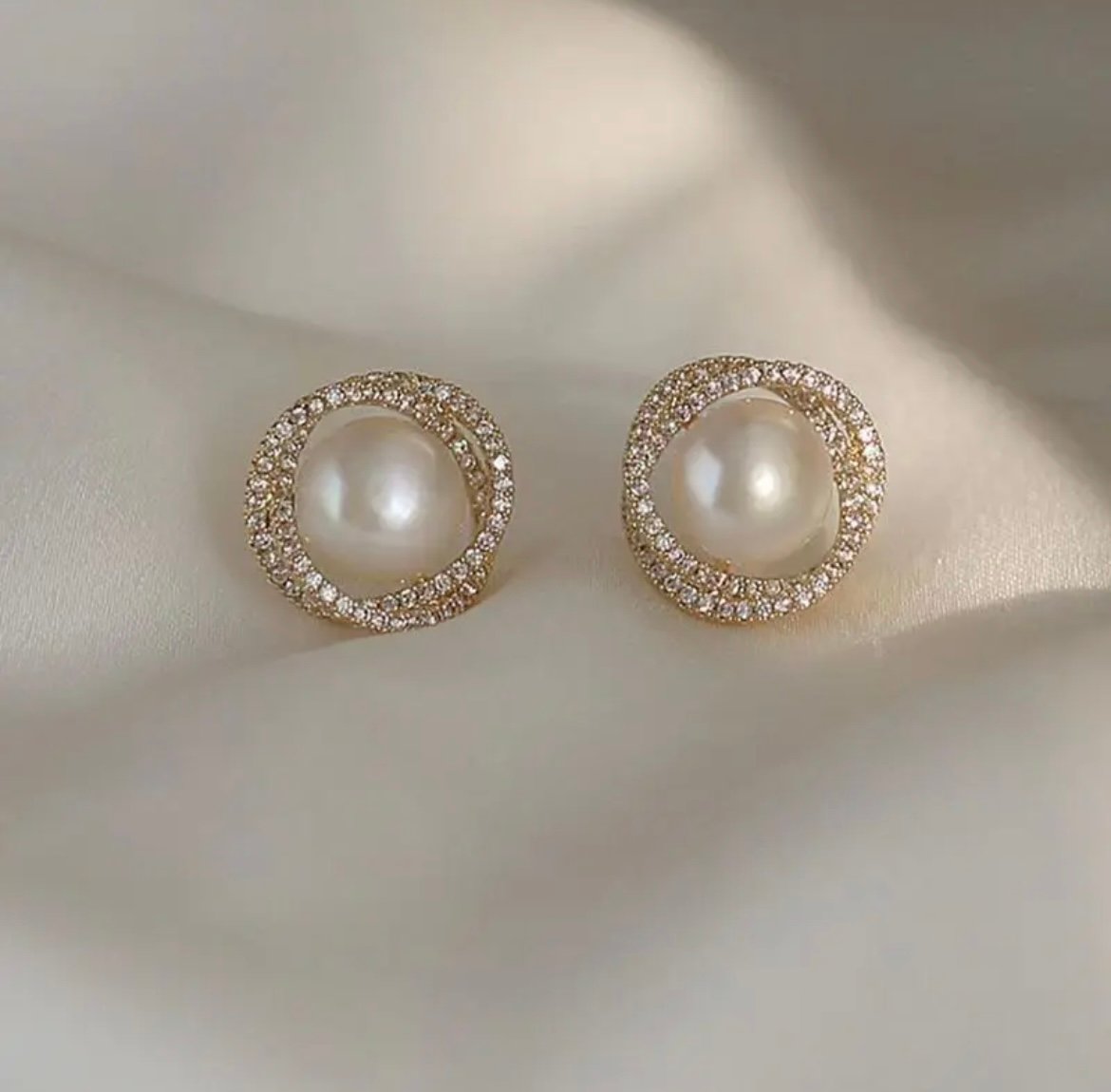 Round Stud Earring