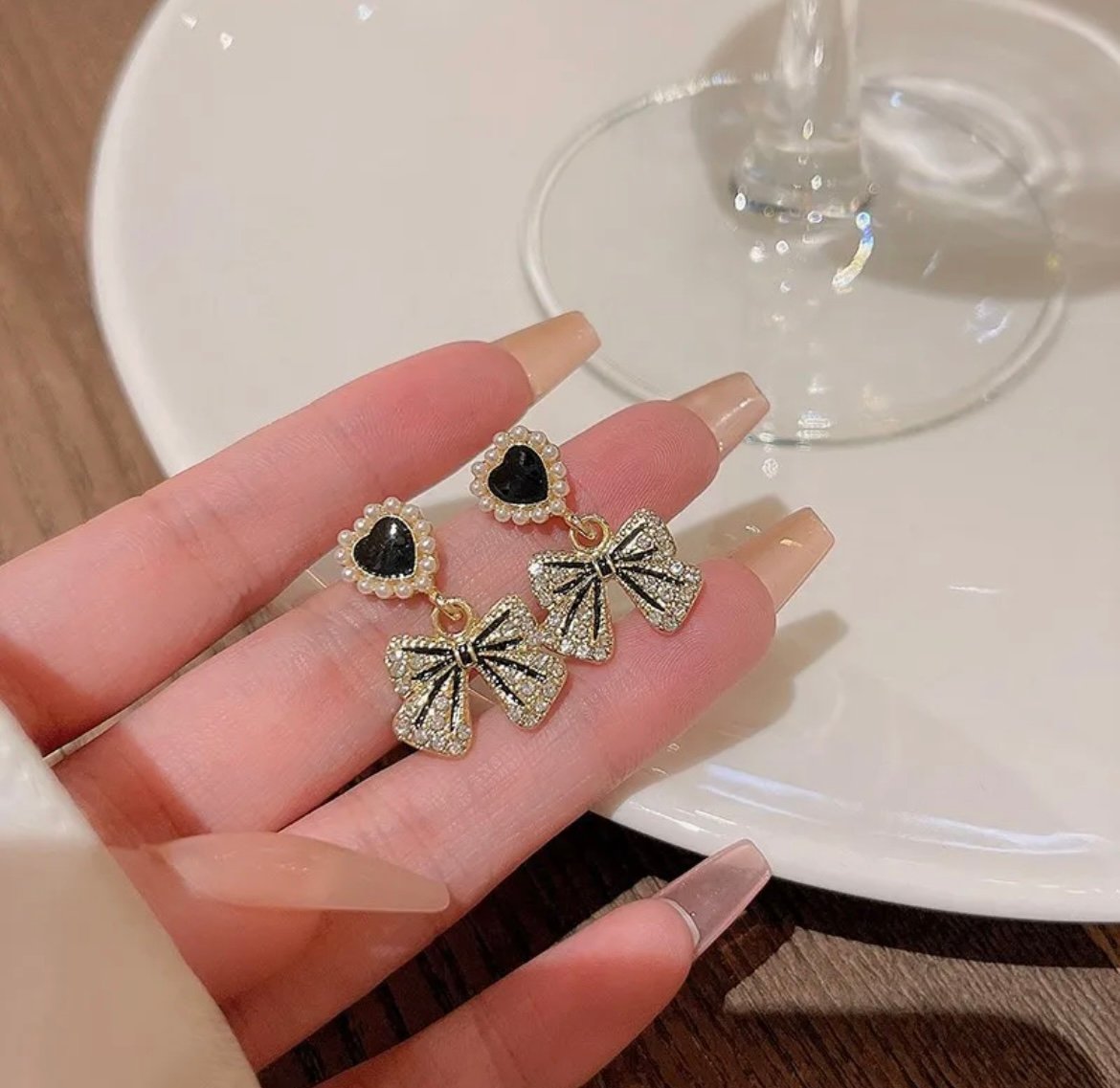 Sweet Love Pearl Bow Earring