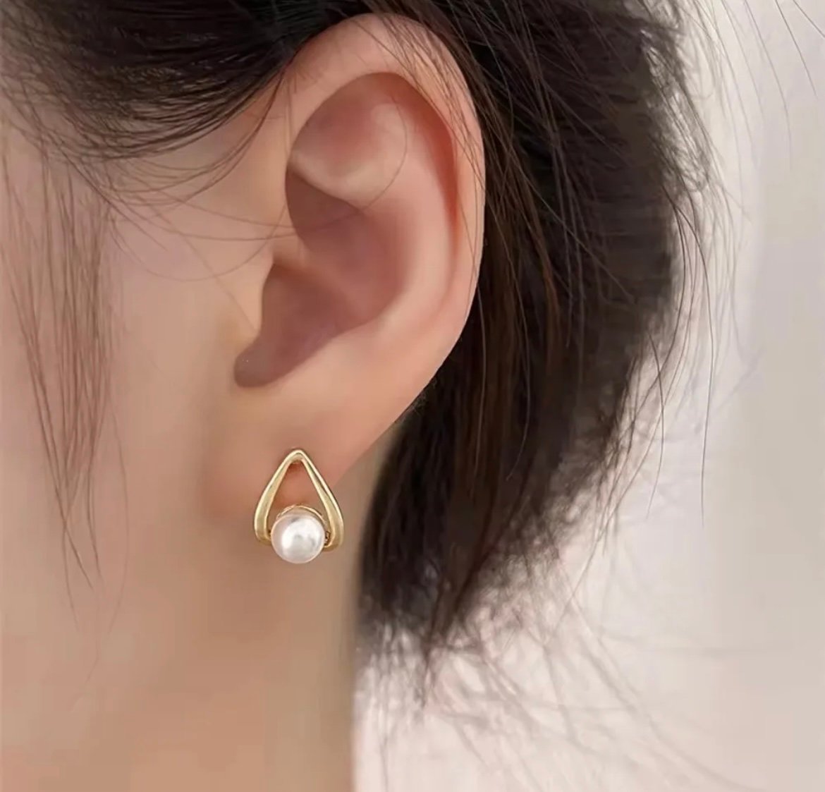 Triangle Waterdrop Pearl Stud Earring