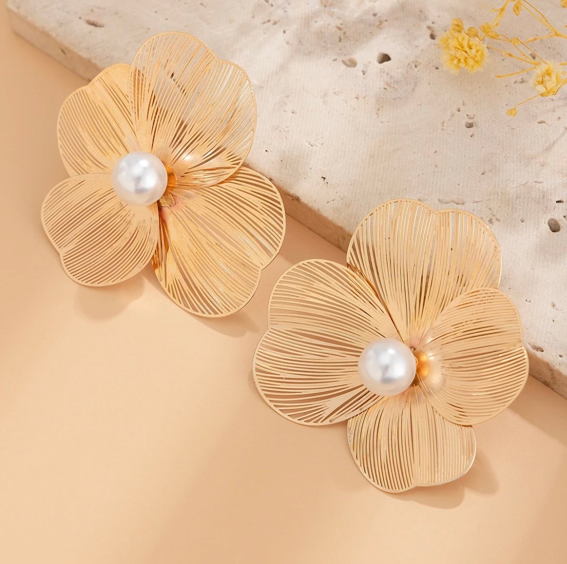 Golden Fashion Pearl Metal Flower Earrings