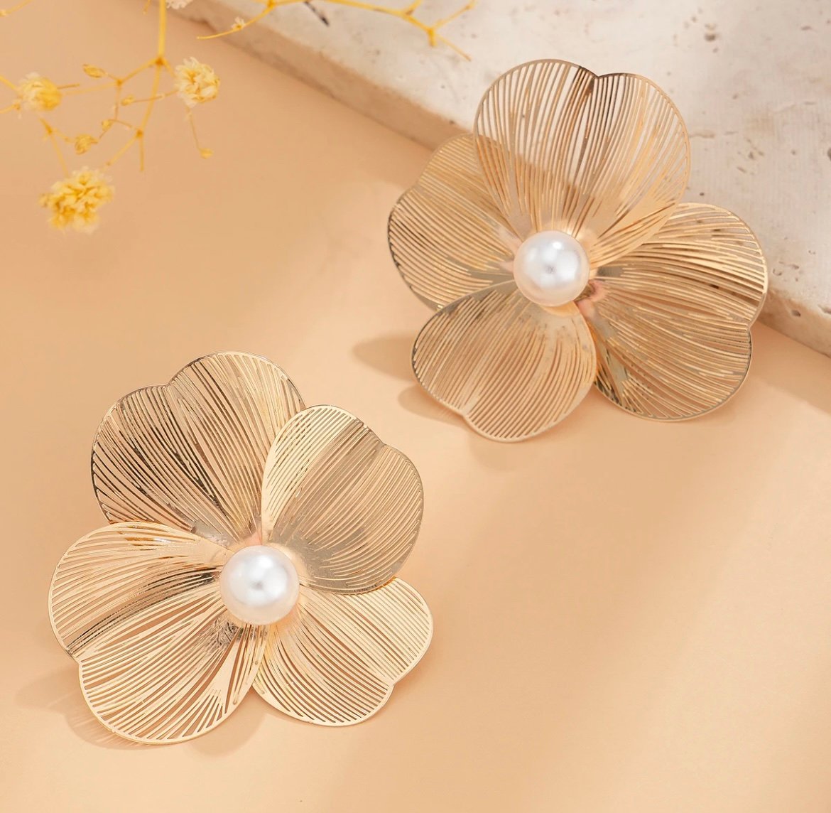 Golden Fashion Pearl Metal Flower Earrings